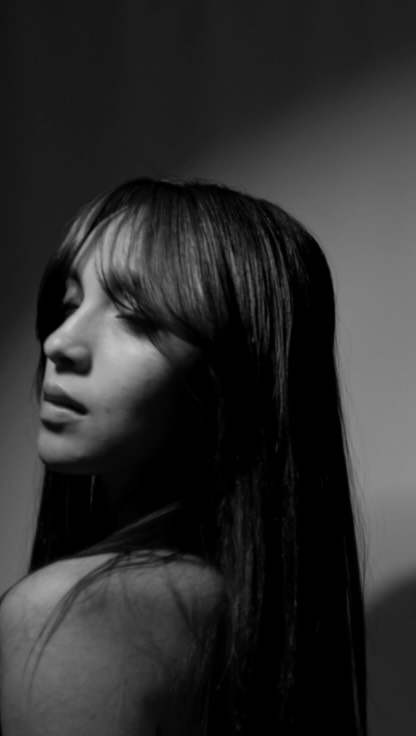 Retrato editorial publicado por Aire Puro Skinn